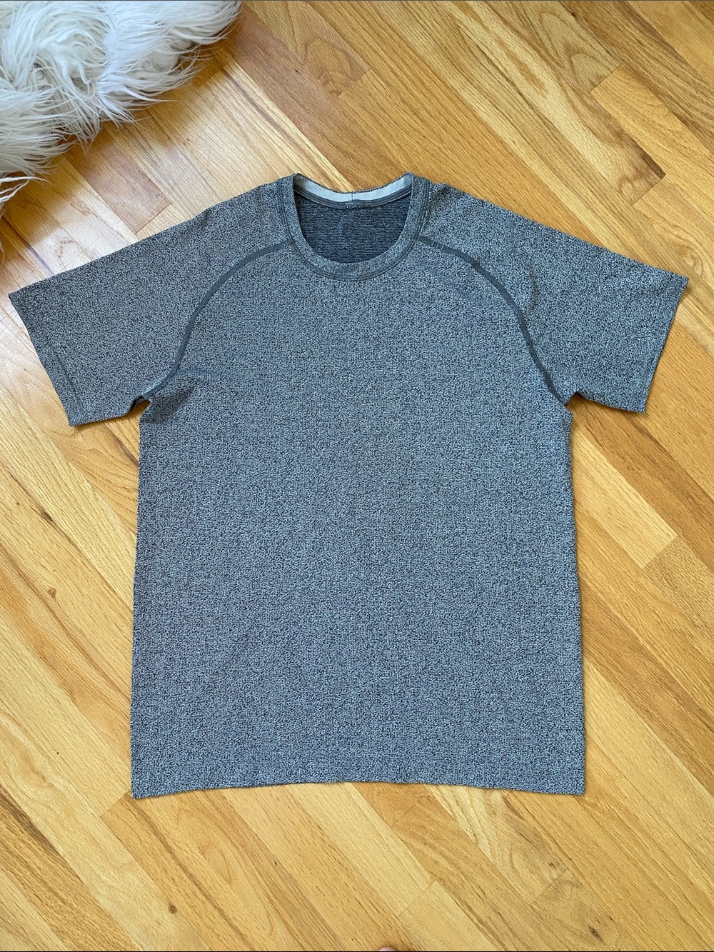 lululemon athletica Metal Vent Tech Men's Heathered Gray  Short Sleeve Crew